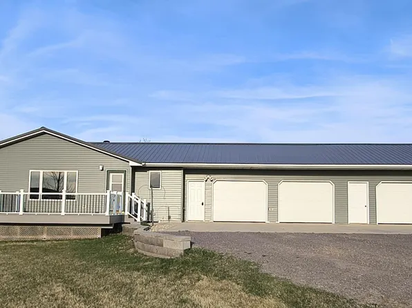 1114 N 3rd St, Waubay, SD 57273