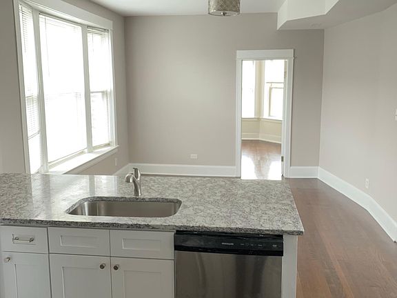 2nd image of 3437 N Paulina St #3