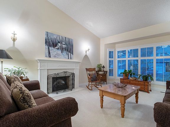 3rd image of 31 Arrow Wood Pl