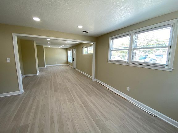 4th image of 1445 Kingston Ave #2013