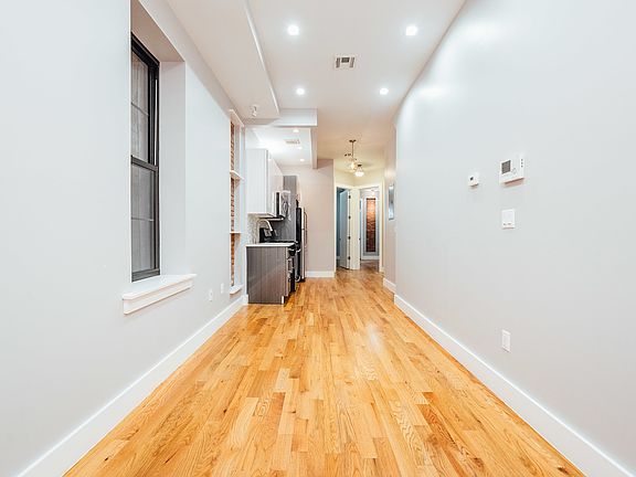 5th image of 900 Flushing Ave #1C