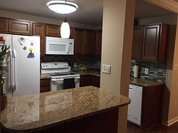 4th image of 7 Arthur Ct #Townhouse