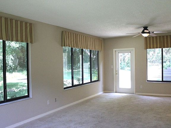 3rd image of 3404 Royal Ct N