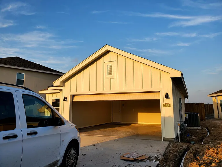 2036 Grove Ln — Photo 3