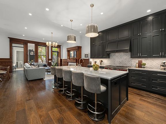 4th image of 110 W 81st St #Th