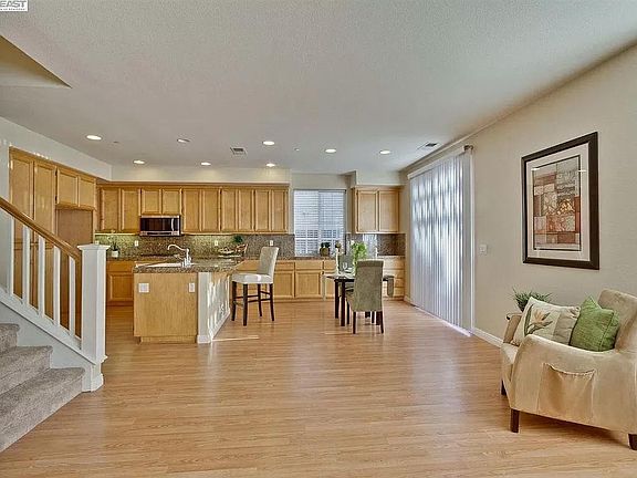 3rd image of 34404 Torrey Pine Ln