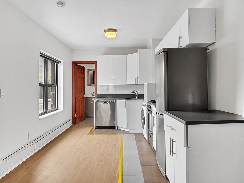 2nd image of 772 Dean St #2