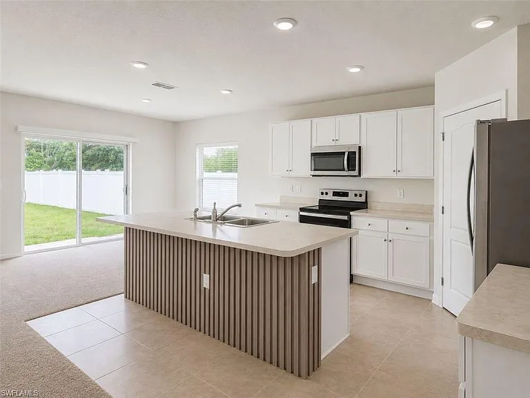2736 Dumont Ln — Photo 4