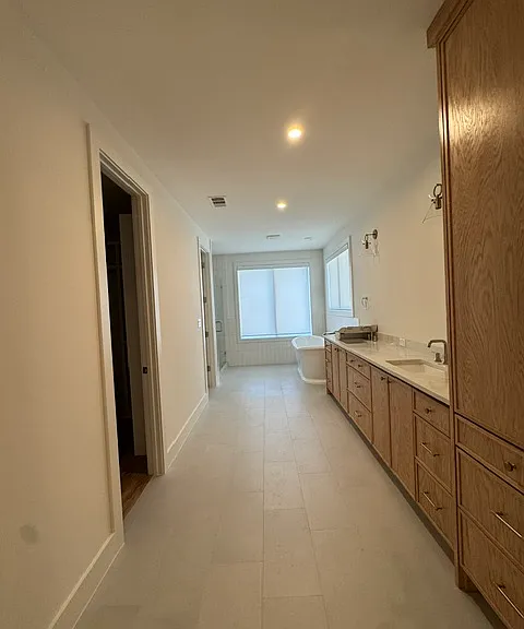 Master en suite bathroom