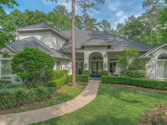 This home has a large private front garden. Inside you will find 4700 sq/ft with 5 bedrooms,(2 on first floor) 3 bedrooms, 4 1/2