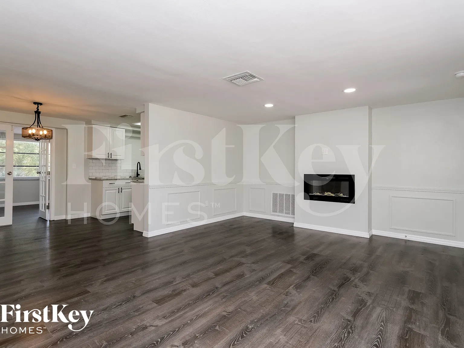 3 bed, 1.5 bath, 1324 sqft, $1,840 — Photo 2