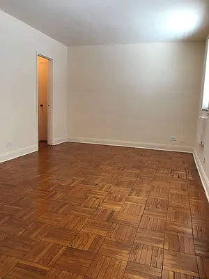 Rented by Kew Forest Realty Inc | media 3