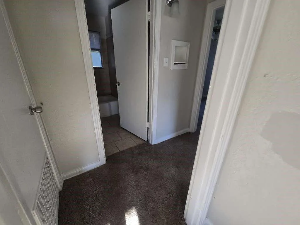 3 bed, 2.0 bath, 1093 sqft, $1,895 — Photo 4