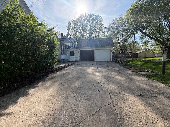 3rd image of 385 E Main St