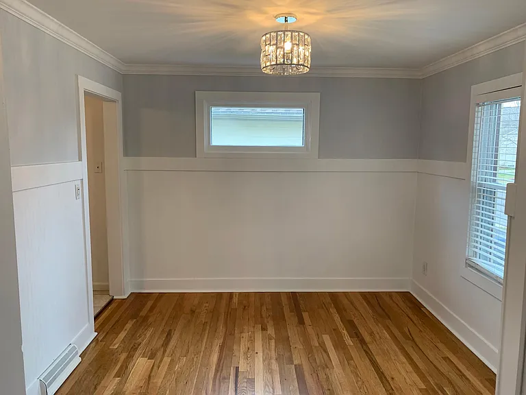 918 Batavia Ave — Photo 12