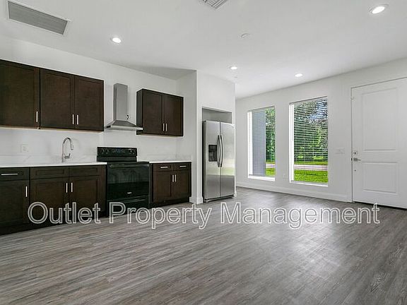 5th image of 1649 Lake Dr