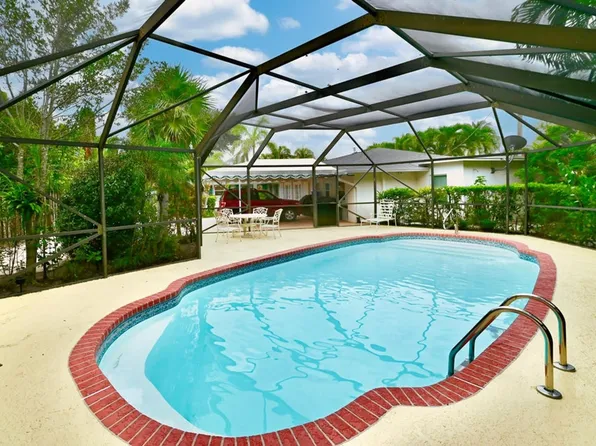 129 Alhambra Pl, West Palm Beach, FL 33405
