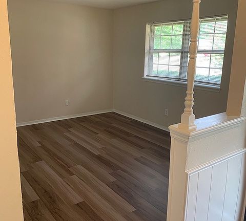 5th image of 1317 Abbey Dr
