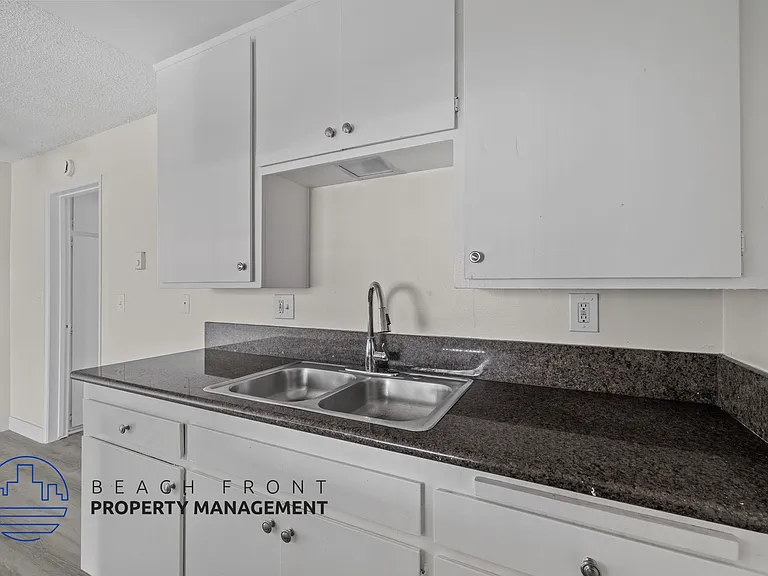 2040 E Florida St — Photo 16