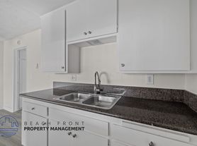 2040 E. Florida St., 1 Bed 1 Bath Large