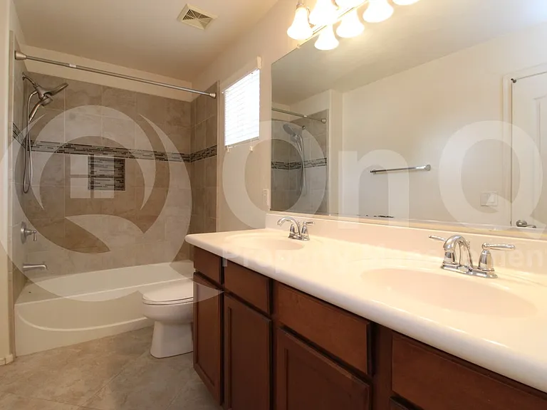 4273 E Oakland St — Photo 15