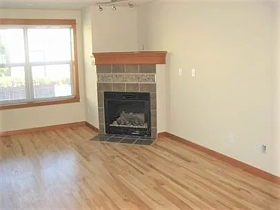 5006 11th Ave NE Unit A Seattle WA 98105 LCG (C) — Photo 3