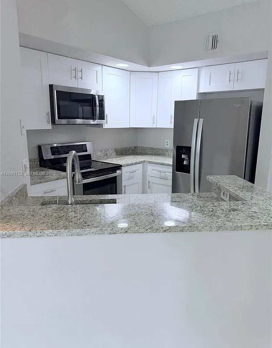 Coral Key Condo — Photo 3