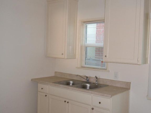 5th image of 11529 Truro Ave