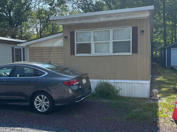 12 Indian Trl, Wind Gap, PA 18091