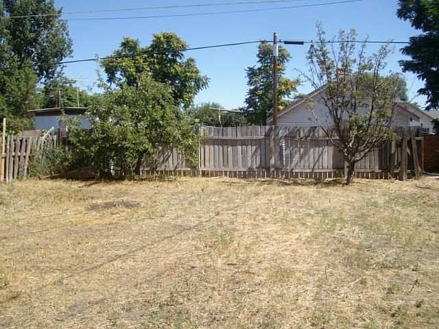 2nd image of 718 NW 2nd St