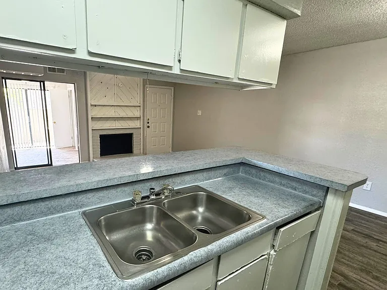 Santa Fe Apartments — Photo 8