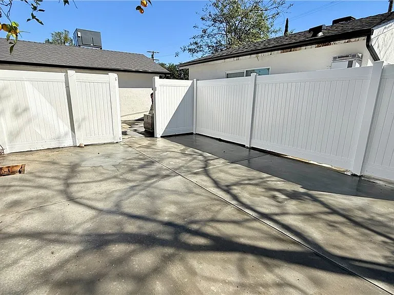 17438 Horace St — Photo 15