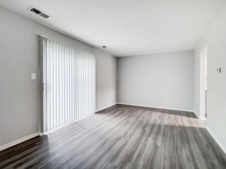Fairview Court Apartments — Photo 19