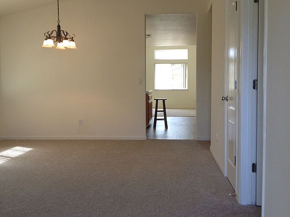 4th image of 2824 Wisteria Ln
