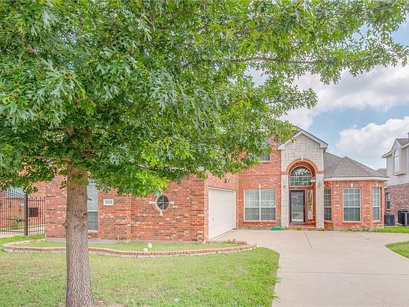 2nd image of 2876 Comal Dr