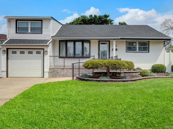148 S Dean Street, Hicksville, NY 11801