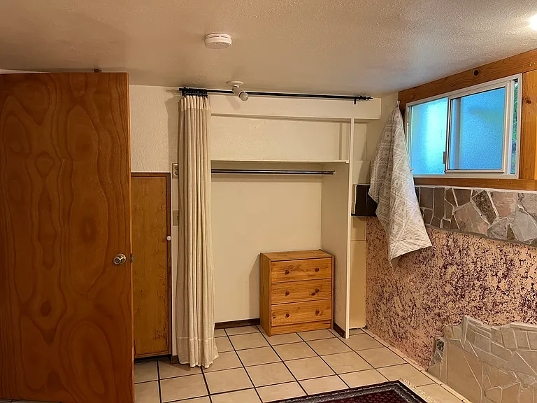 2858 Fairview Ave E — Photo 12