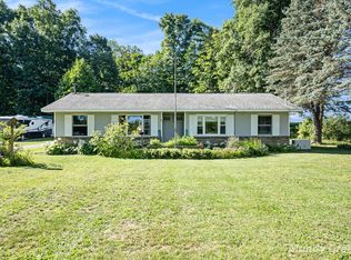 1890 E Coral Rd, Edmore, MI 48829