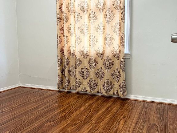 3rd image of 903 Forest Ave Floor 2