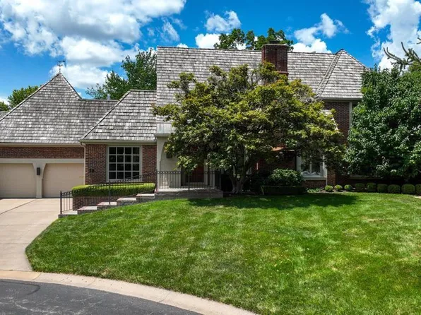 28 Le Mans Ct, Prairie Village, KS 66208