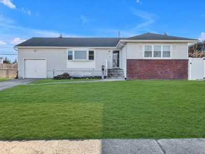 351 Venetian Boulevard, Lindenhurst, NY, 11757