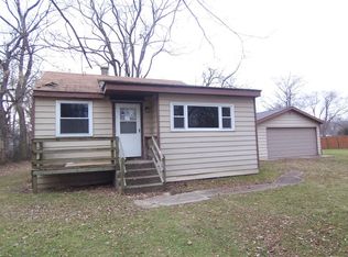 2609 Orchard Beach Rd, McHenry, IL 60050