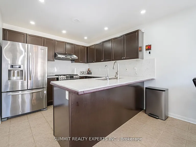 39 Donomore Dr #UPPER — Photo 13