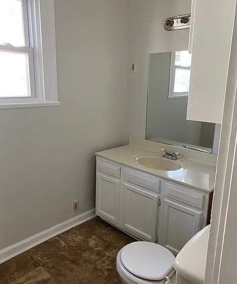 2130 E Oak St — Photo 3