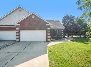 4064 Squire Hill Dr, Flushing, MI 48433