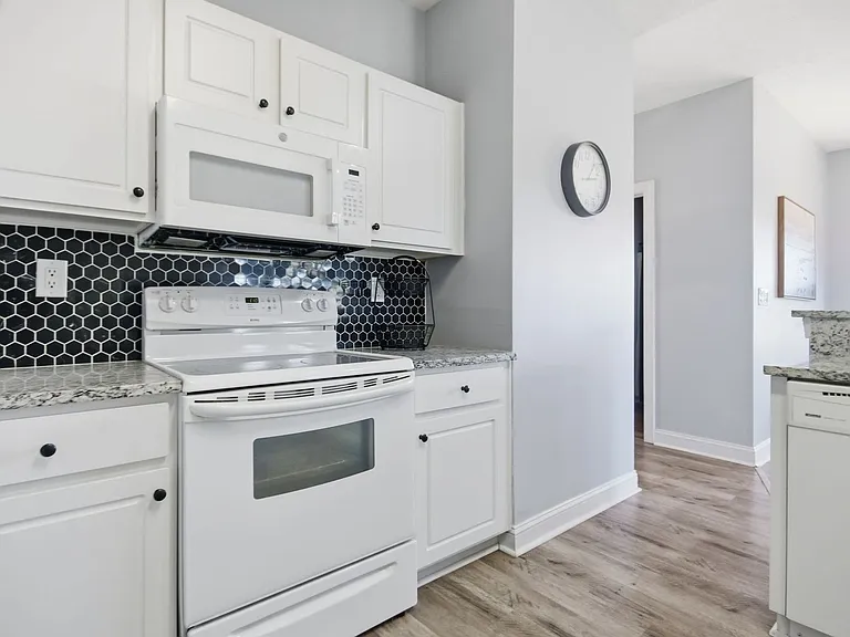 6000 Windsor Green Way #201 — Photo 3