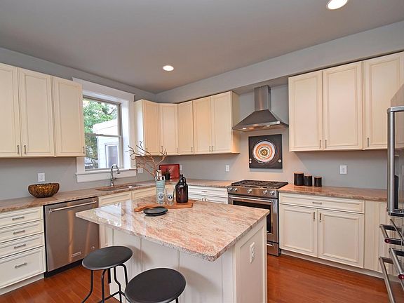 4th image of 4268 Langland St