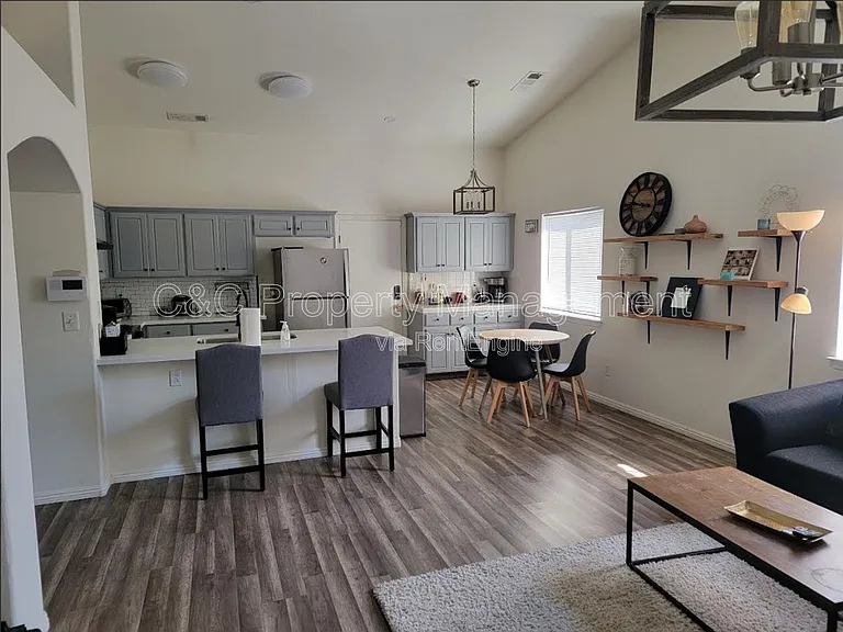 3935 E Laurel Ct — Photo 5