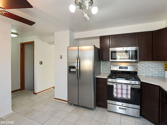 4th image of 701 Carney St
