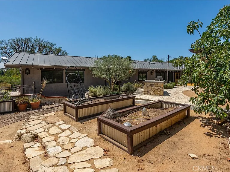 57 Narcissa Dr — Photo 36
